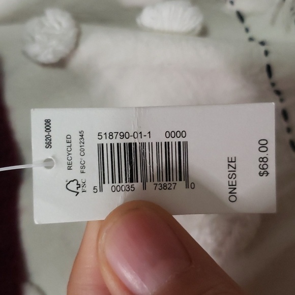 Banana Republic unisex 100% cashmere beanie toque merlot nwt - Picture 2 of 3